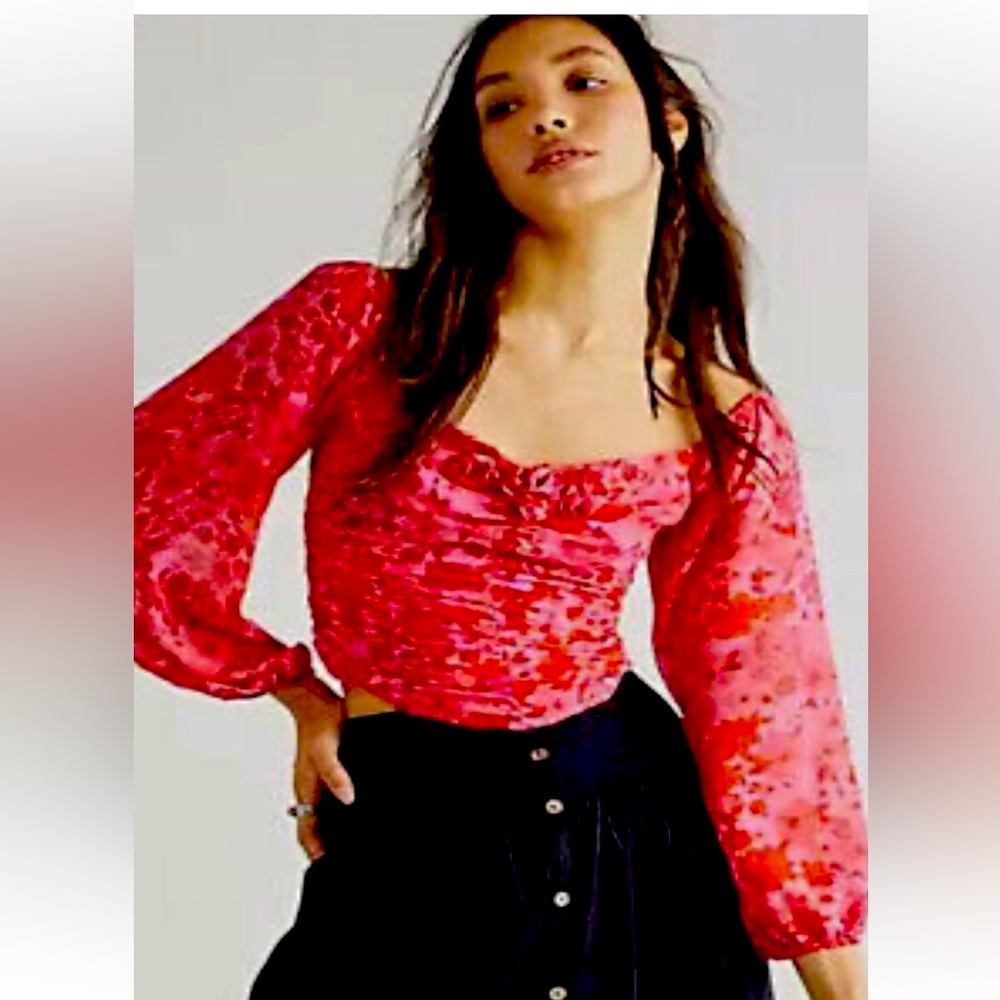 NWT Free People Oh Lala top. Cropped w/blouson sleeves. Ruched bodice/rosette S